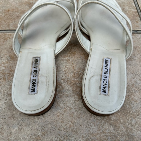 Manolo Blahnik
Susa Flat Leather Sandals - Picture 7 of 15